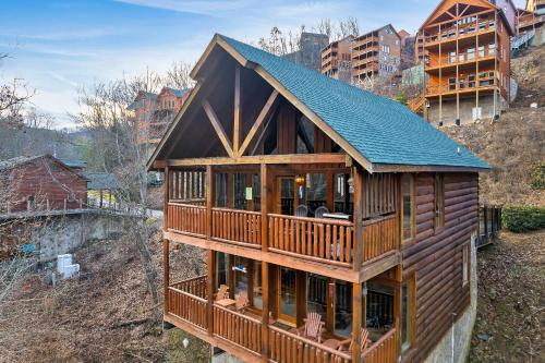 Cubby Bear Smoky Mountain Cabin - Summer Specials! photo 8