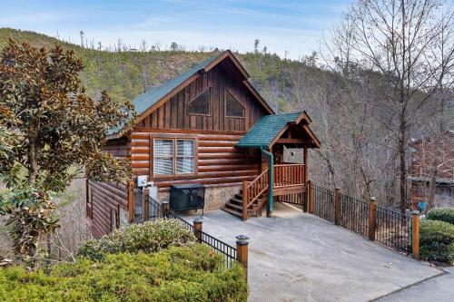 Cubby Bear Smoky Mountain Cabin - Summer Specials! photo 18