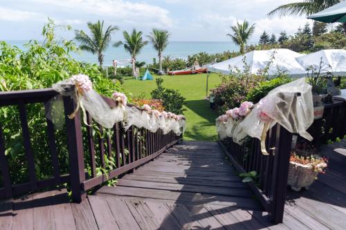 a wooden fence with a bunch of flowers on it at 近月旭海莊園民宿 in Yanliau