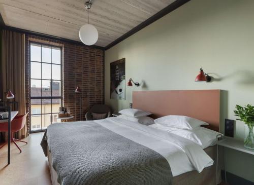 Una cama o camas en una habitación de The Winery Hotel, WorldHotels Crafted