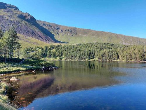 a view of a lake in front of a mountain at Castlegregory-Seaside 2 Bedroomed Cottage in Castlegregory
