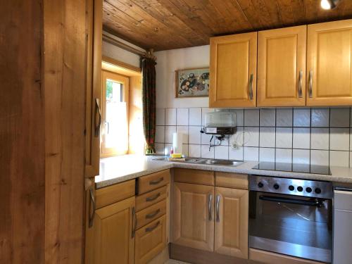 Kuchyň nebo kuchyňský kout v ubytování Bücheler OG