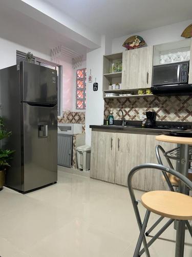 Dapur atau dapur kecil di Lindo Apartaestudio cerca al centro