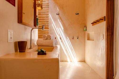 a room with a hallway with a stairway at Café Jeri Hotel in Jericoacoara