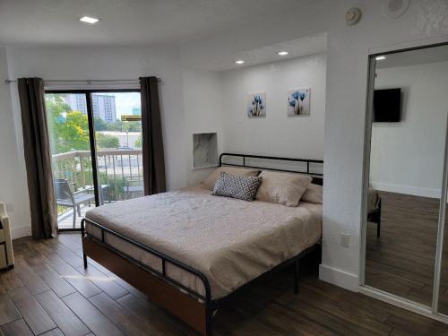 a bedroom with a bed and a large window at 3407 Luxury option for your visit in Orlando
