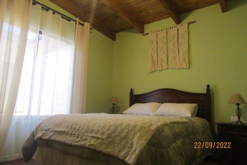 a bedroom with a large bed and a window at Alojamiento Los Nogales in Santa Cruz