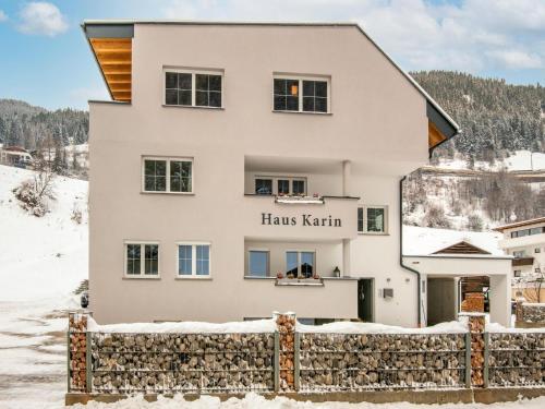 A luxuriously furnished, spacious holiday home near the ski lift