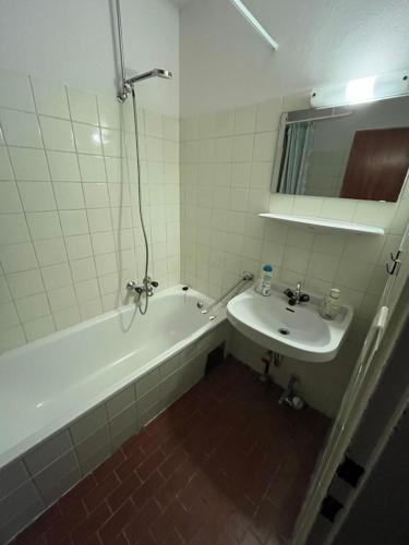 a bathroom with a sink and a bath tub and a sink at Dachgeschoss-Apartment in Skilift-Nähe in Zell am See