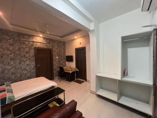 a bedroom with a bed and a desk at GREEN HOME STAY in Lucknow