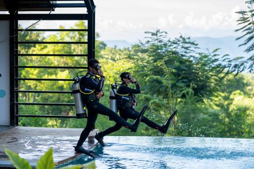 Επισκέπτες που μένουν στο Deep Roots Dive & Yoga Resort