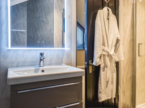 a bathroom with a sink and a mirror at Stags Cottage in Babcary