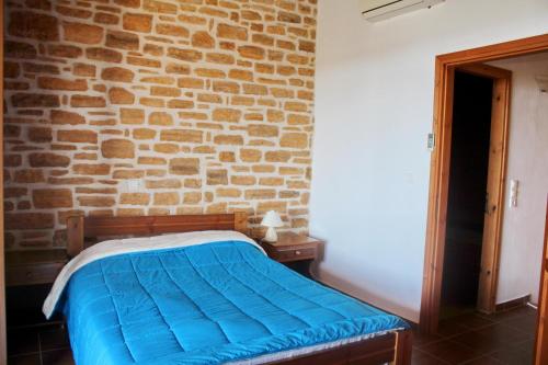 A bed or beds in a room at Petra-Mare 2