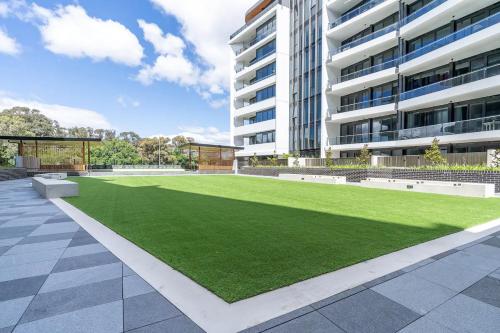 a lawn in the middle of a building at New & Modern Loft 1bd w/Pool&Gym in Canberra