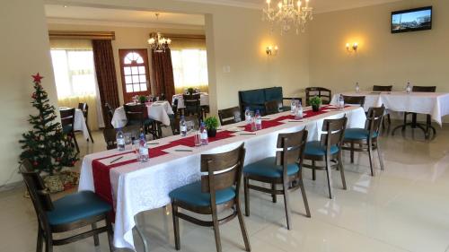 En restaurant eller et andet spisested på Tribute Guest House Matala