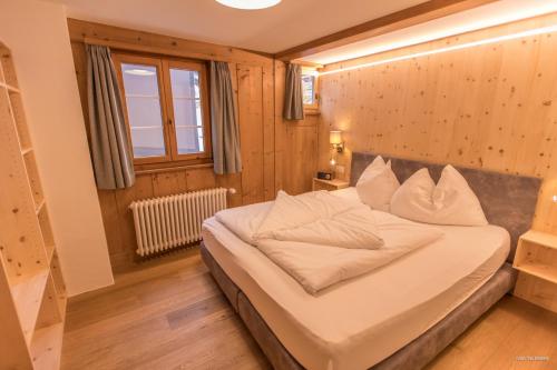 Ένα ή περισσότερα κρεβάτια σε δωμάτιο στο Hotel Münsterhof