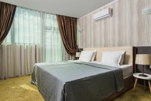 Katil atau katil-katil dalam bilik di Hotel Primorsko Del Sol