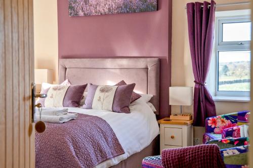 Katil atau katil-katil dalam bilik di Moorland View Farm B&B