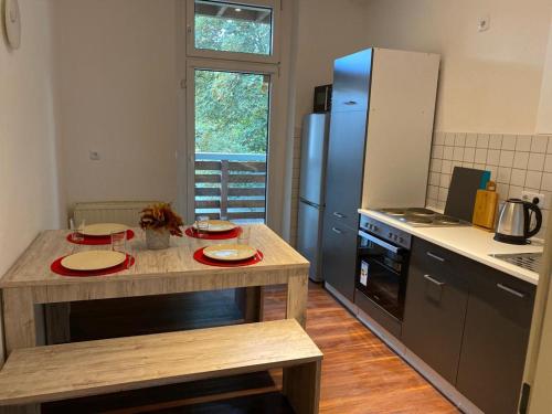 a kitchen with a table with two plates on it at ***Übernacht24*** Zentrale Wohnung in Gelsenkirchen in Gelsenkirchen