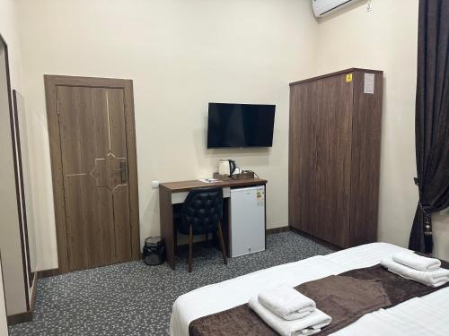 Télévision ou salle de divertissement dans l'établissement Rayyan Hotel Samarkand