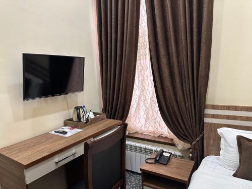 Télévision ou salle de divertissement dans l'établissement Rayyan Hotel Samarkand