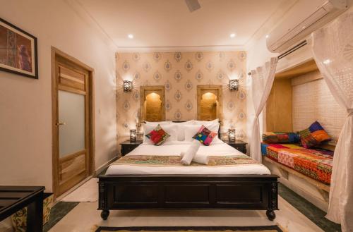 Ένα ή περισσότερα κρεβάτια σε δωμάτιο στο Hotel Meri Haveli