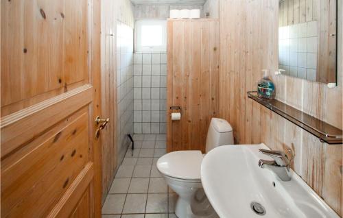 Koupelna v ubytování Cozy Home In Sams With Sauna