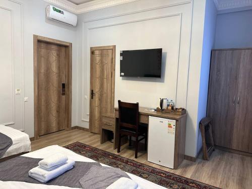Un ou plusieurs lits dans un hébergement de l'établissement Rayyan Hotel Samarkand