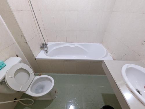 Bilik mandi di Reach Kunthea Guesthouse