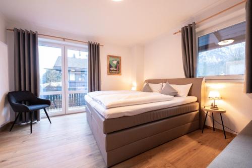 Un pat sau paturi într-o cameră la Haus Kreuzbichl