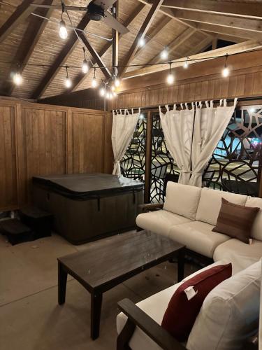 a living room with a couch and a tub at Maple Suite - Main Street Lodge in Berlin in Berlin