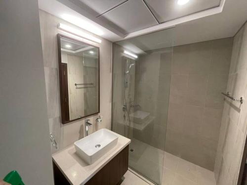 Koupelna v ubytování Hidden Gems in the heart of Abu Dhabi