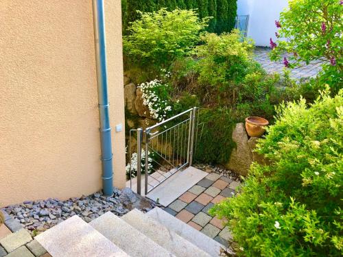 Κήπος έξω από το 2 Zimmer Apartment, 70 qm, max 4 Pers, private Terasse, 2 Parkplätze, Internet 250 MBit