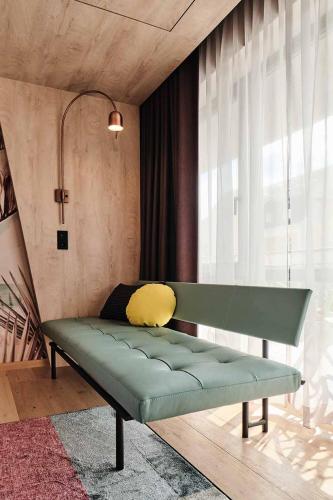 a green bench in a room with a window at The Flamingo in Timmendorfer Strand