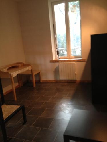 a living room with a window and a tiled floor at Nancy Malzeville F1 + Terrasse 2 minutes de la vieille ville de Nancy in Malzéville