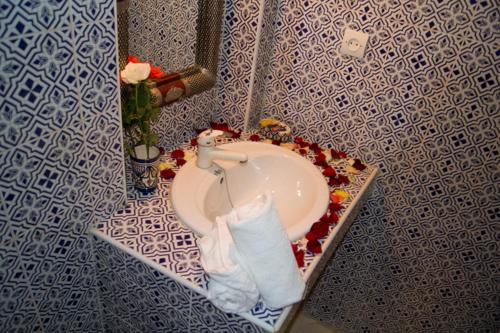 Vonios kambarys apgyvendinimo įstaigoje Riad dar Rhamna