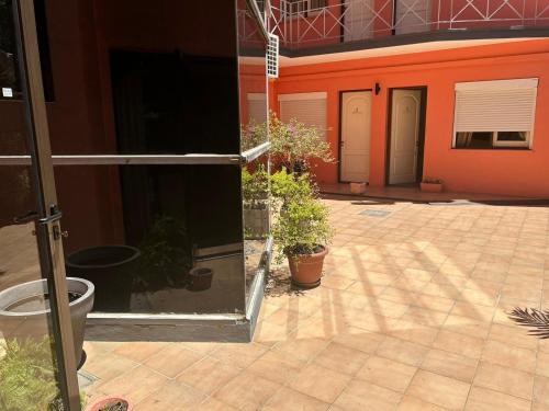 a courtyard with potted plants in front of a building at Hotel Perla del Plata in Colonia del Sacramento