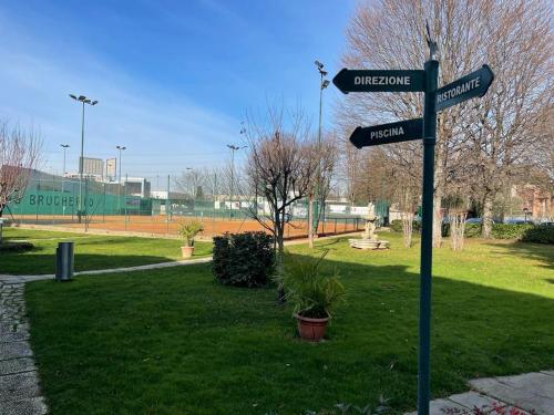 Jardín al aire libre en Hotel Sporting Brugherio