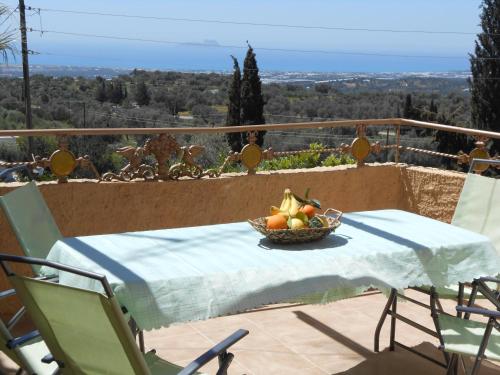 Μπαλκόνι ή βεράντα στο Villa Petra with heated pool