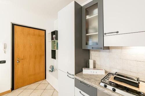 A kitchen or kitchenette at [CANTU-COMO] WiFi, Design & Relax