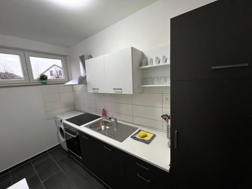Η κουζίνα ή μικρή κουζίνα στο Wohnung in Troisdorf T03