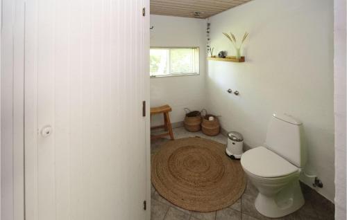 Koupelna v ubytování Amazing Home In Sams With Kitchen