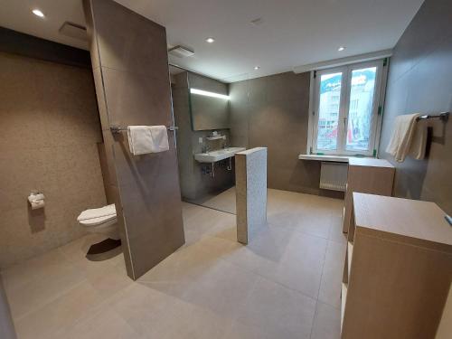 Un baño de Hotel Post