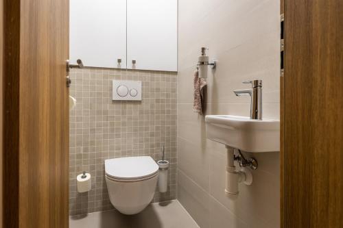Koupelna v ubytování Lúčnica apartments Tále