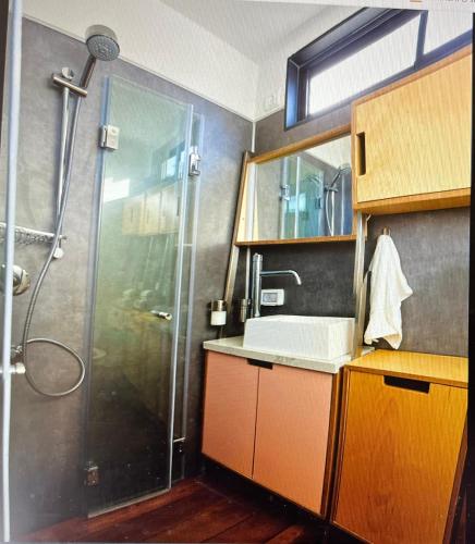 a bathroom with a shower and a sink at היחידה in Ashdod