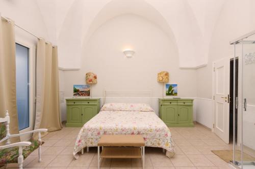 a bedroom with a bed and green cabinets at La Volta in Manduria