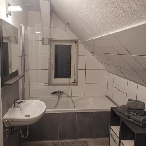 a bathroom with a sink and a bath tub at Ferienunterkunft Sson in Detmold