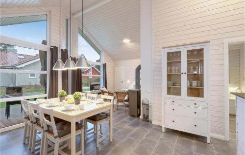 a kitchen and dining room with a table and chairs at Amazing Home In Krems Iiwarderbrück in Göls