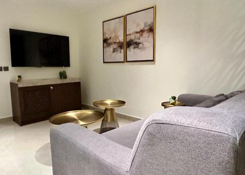 TV a/nebo společenská místnost v ubytování Tajreed Suites