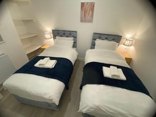 Ein Bett oder Betten in einem Zimmer der Unterkunft Relaxing Modern Apartment, Sheffield, Free Parking