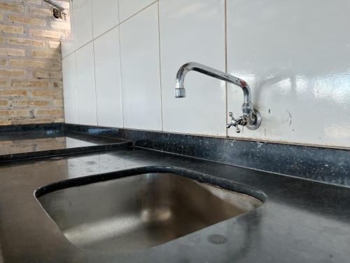 a sink in a kitchen with a faucet at Cerca de todo in Ciudad del Este